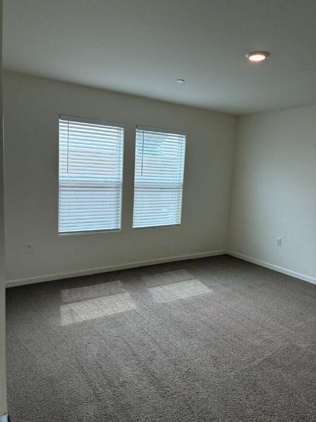 Building Photo - Modern Convenience and Luxury!! Move In Ready with Full Appliance Package!