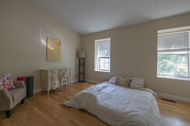 Building Photo - 2 Bedroom Condo in Dunwoody Plantation