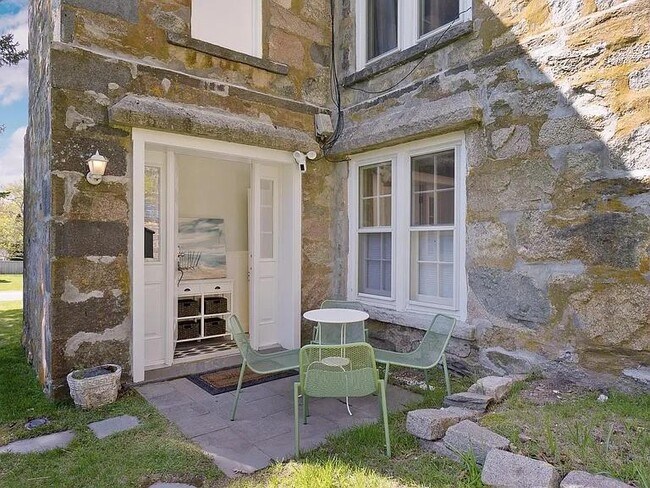 Building Photo - 77 Coggeshall Ave