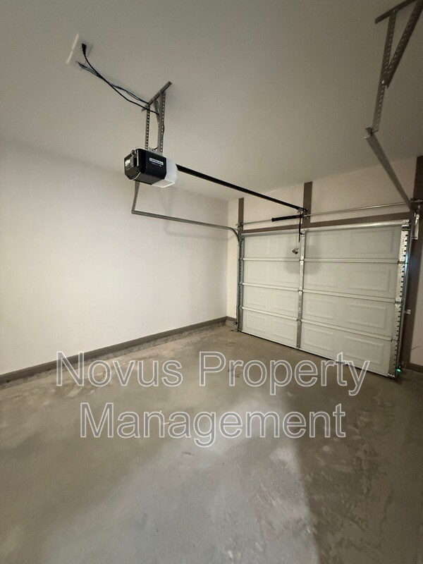 Building Photo - 108 Crest Pointe