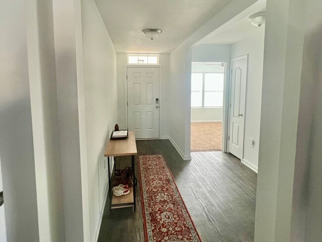 Building Photo - Beautiful 3 Bed, 2 Bath Rental Home – Mode...