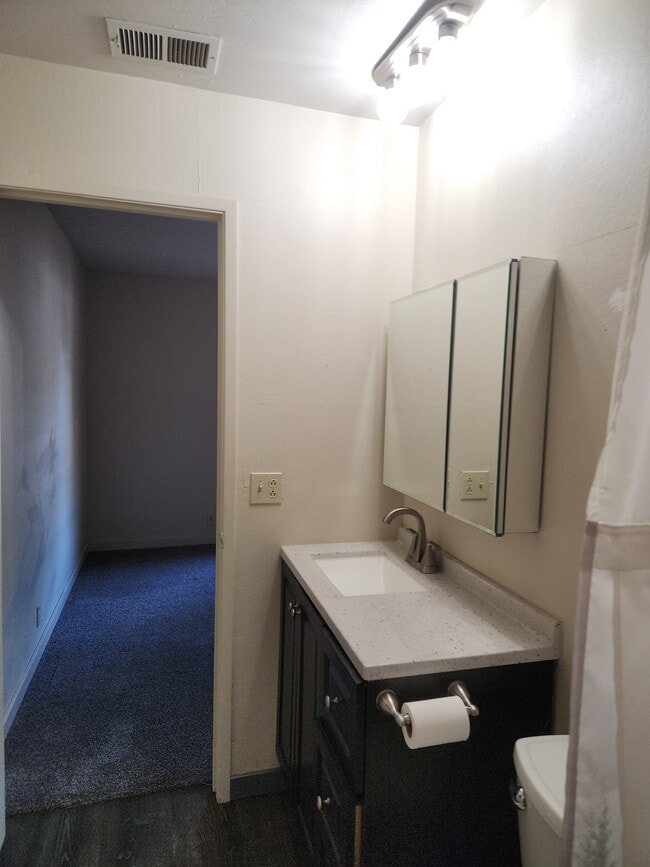 Master BR - 4260 Clayton Rd