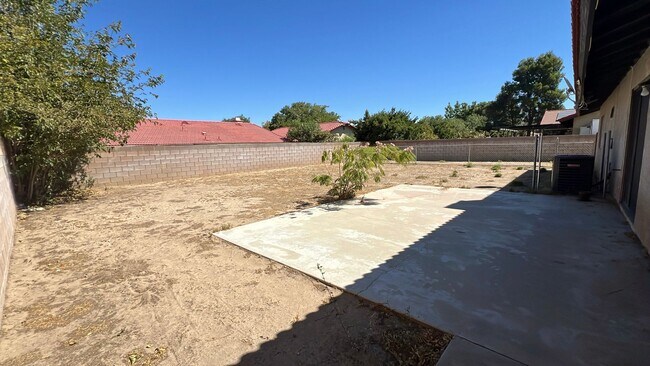 Building Photo - East Lancaster Home
