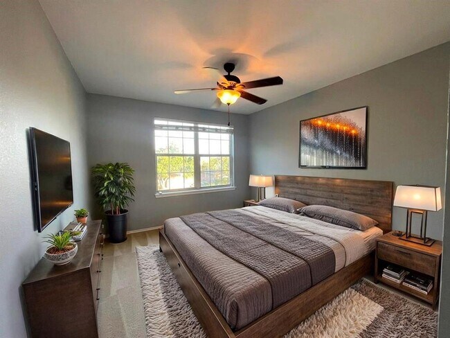 Building Photo - 9432 Castle Pines Dr