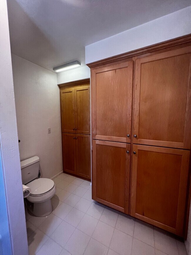 Building Photo - 4-Bedroom 3-Bathroom house with attached 1 bedroom apartment