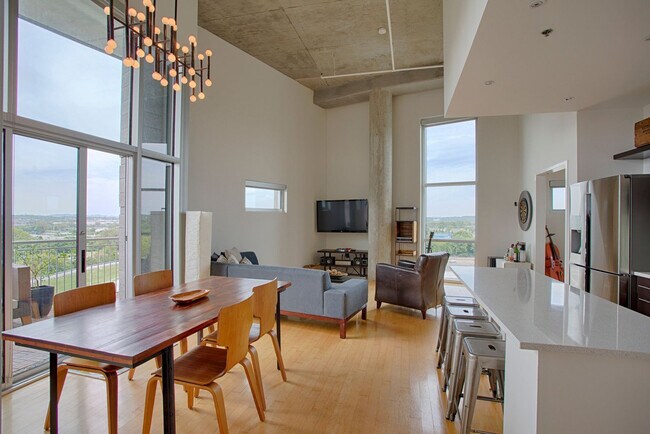 Building Photo - 2115 Yeaman Pl