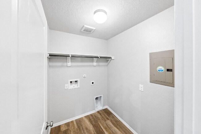 Building Photo - 3-Bed, 2-Bath Sanctuary Where Comfort Meets Charm