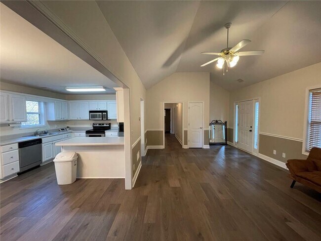 Building Photo - 166 Cove Hill
