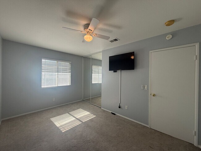 Building Photo - 45719 Caledonia Ct