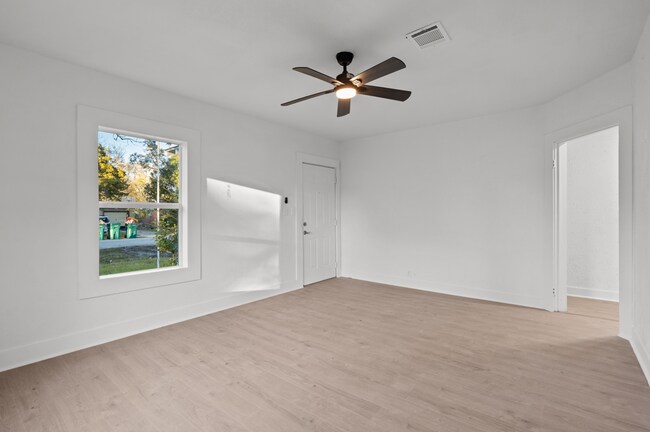 Building Photo - 3 bedroom on large lot