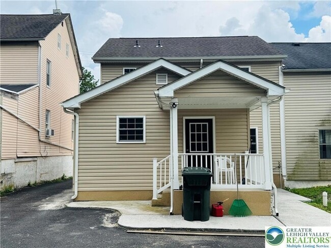 Building Photo - 2671 Levans Rd