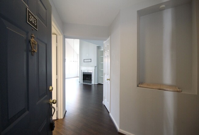 Building Photo - 2/2.5 Bath Condo in Sterling!