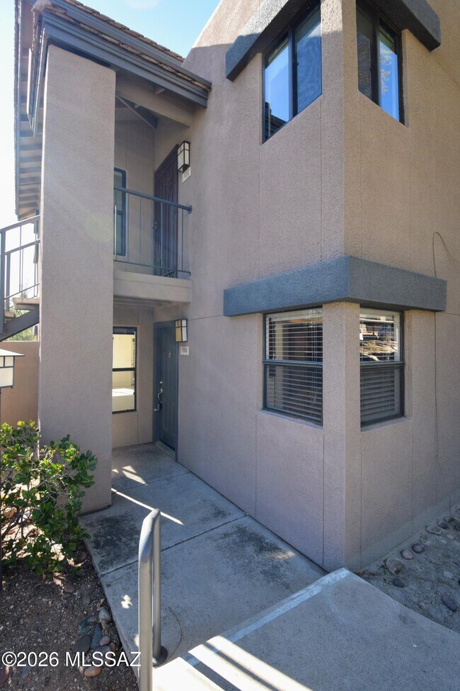 Building Photo - 5855 N Kolb Rd