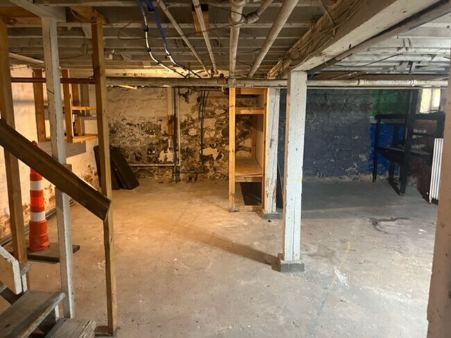Building Photo - 120-122 N 12th Ave E