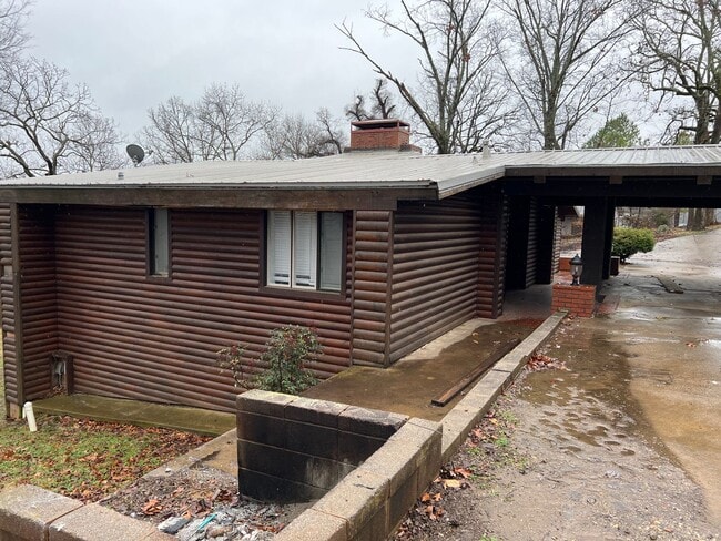 Building Photo - 4 Bedroom 2 bath home near lake Tenkiller ...