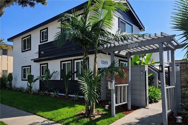 Building Photo - 1009 Valencia St