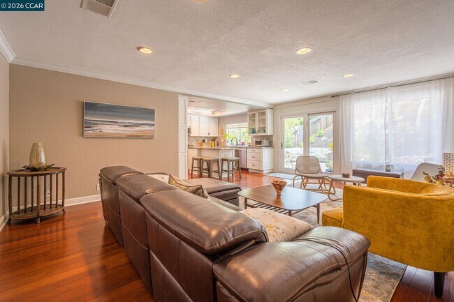 Building Photo - 1304 Saddlehill Ln