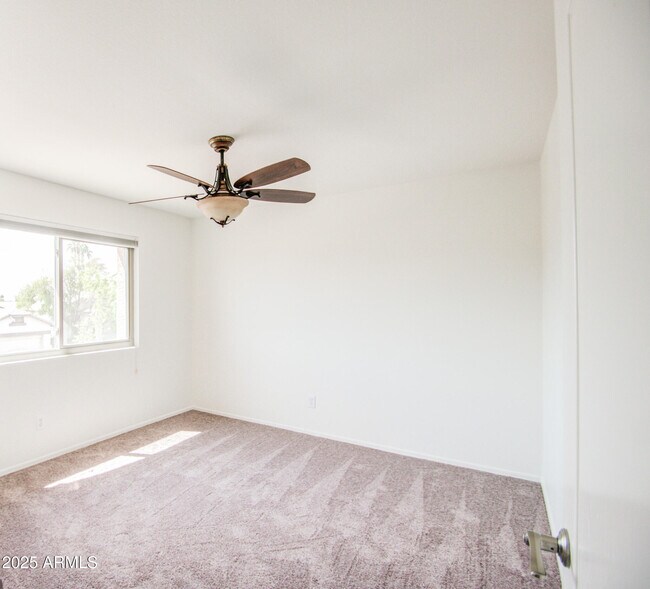 Building Photo - 3938 E San Pedro Ave