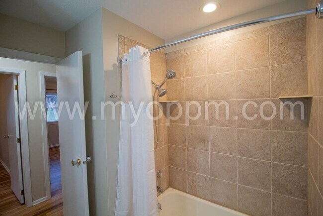 Building Photo - 4 bedroom house with new appliances | 132n...