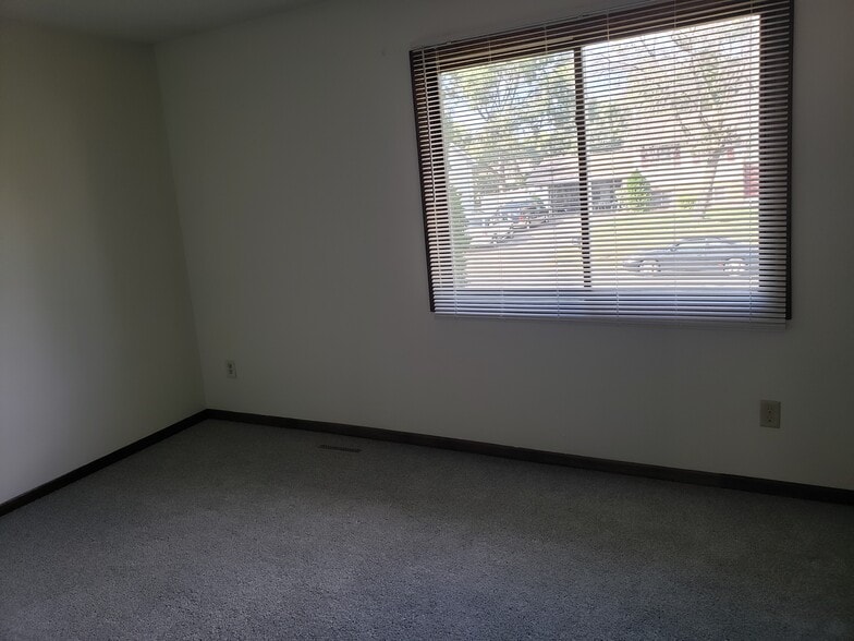 Building Photo - 7949 France Ave N