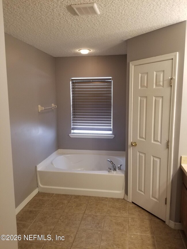 Building Photo - 837 Broxton St