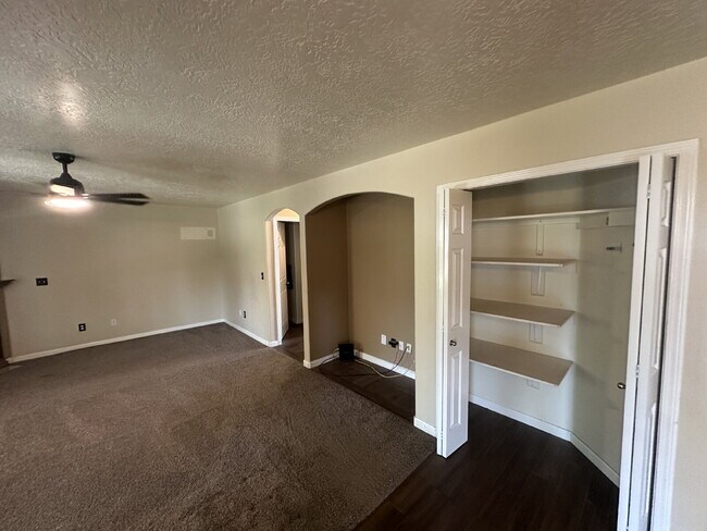Building Photo - "Spacious 4-Bedroom Gem with 2.5 Bathrooms...