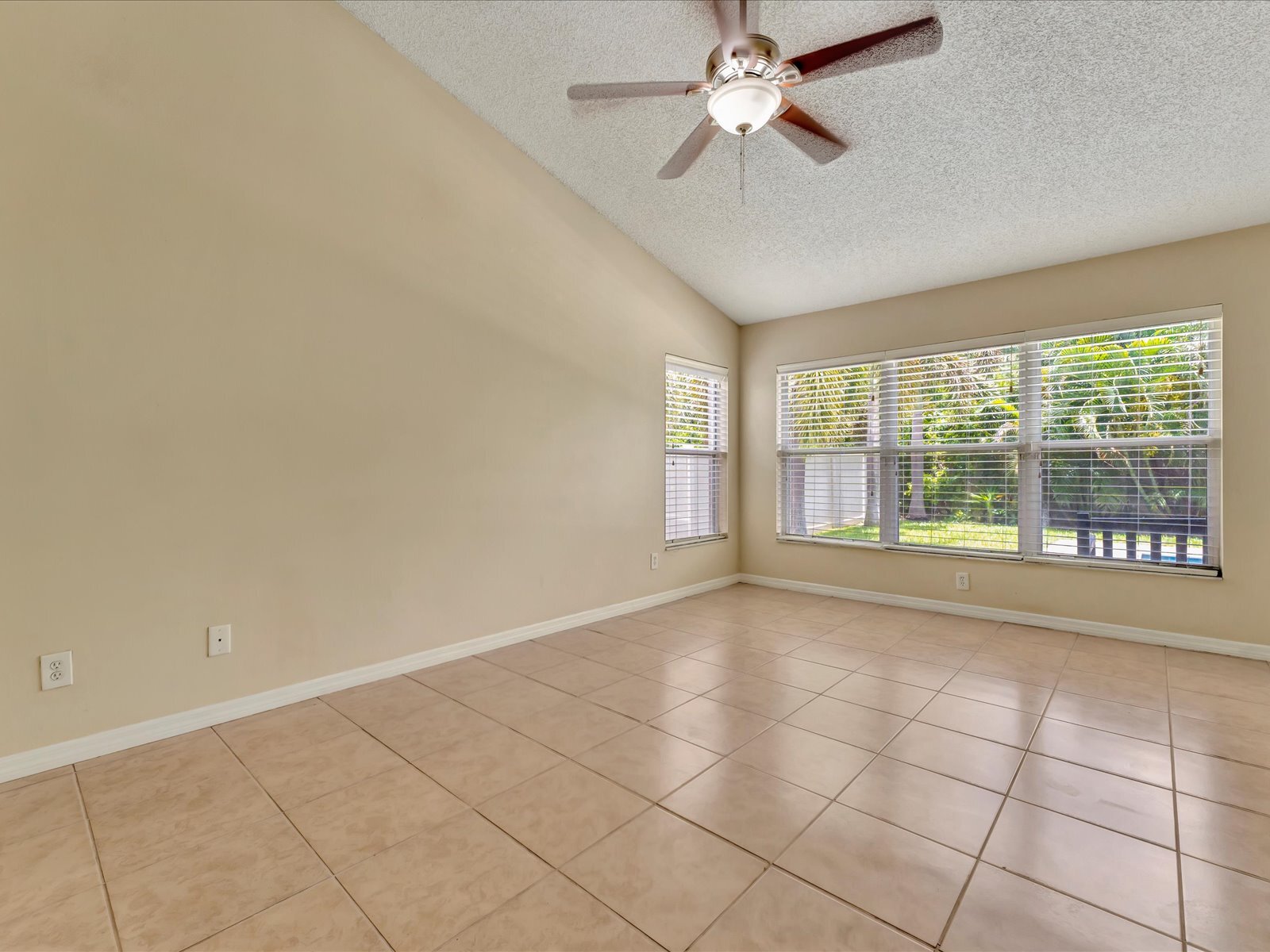 Master bedroom - 5105 39th St W