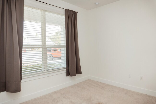 Building Photo - 233 Lyla Ln