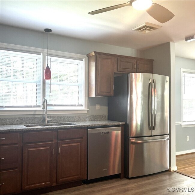 Building Photo - 1404 Stoneycreek Dr