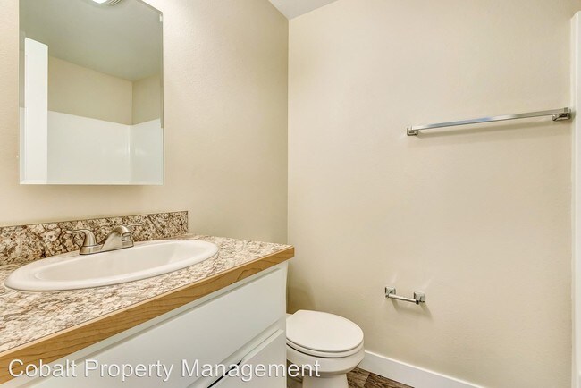 Building Photo - 960 NW Fairmont St