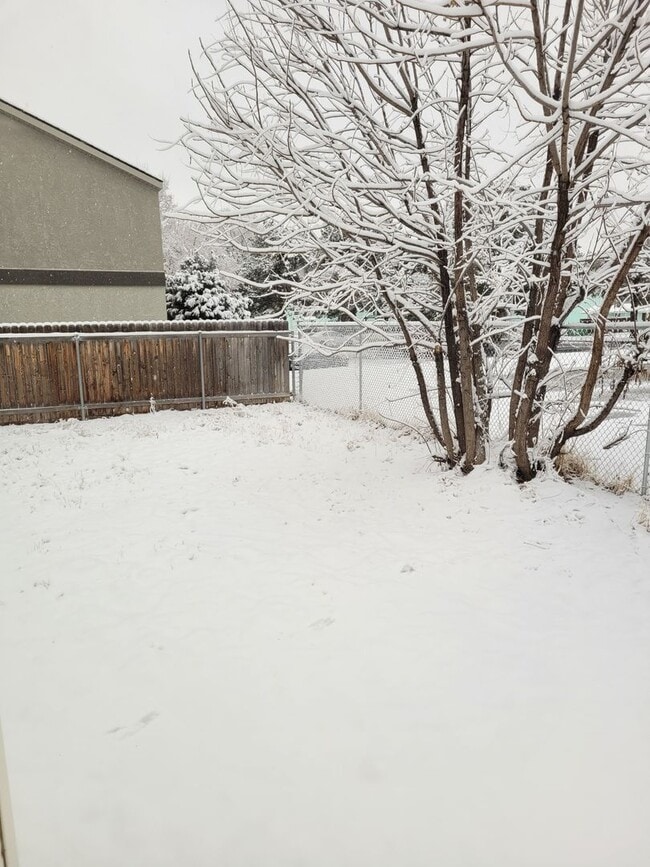 Building Photo - 305 S Meridian Rd