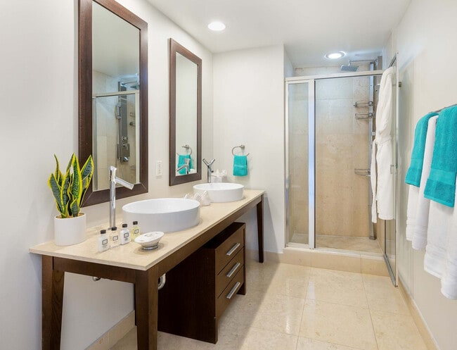 Building Photo - 485 Brickell Ave