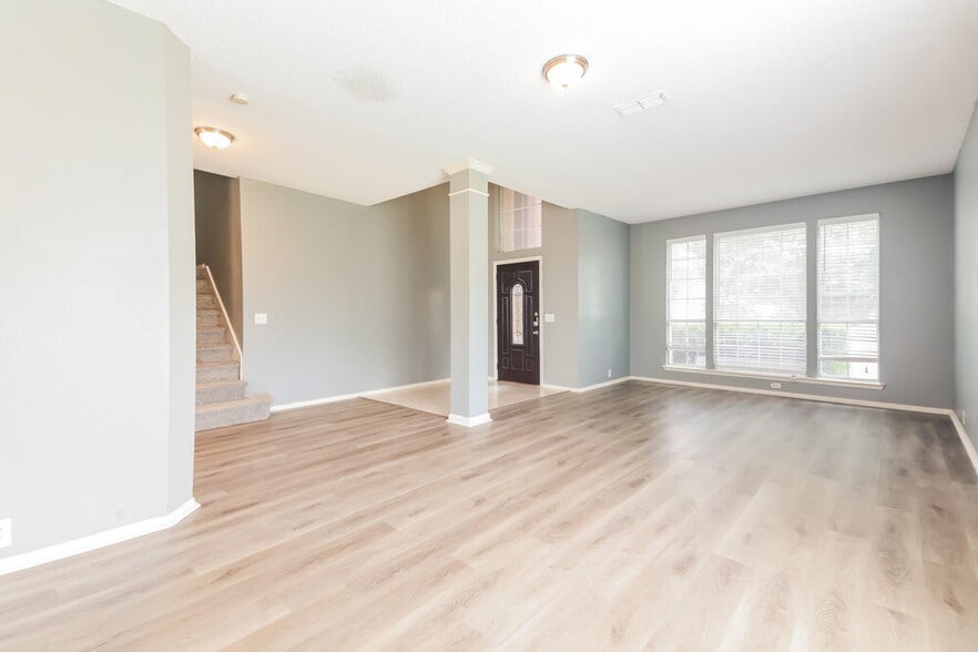 Building Photo - 774 Poplar Ct