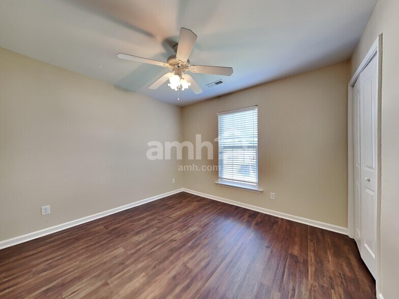 Building Photo - 104 Brick Greens Ct