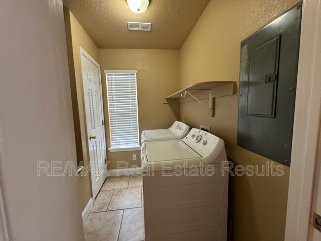 Building Photo - 1523 N Dawn Dr
