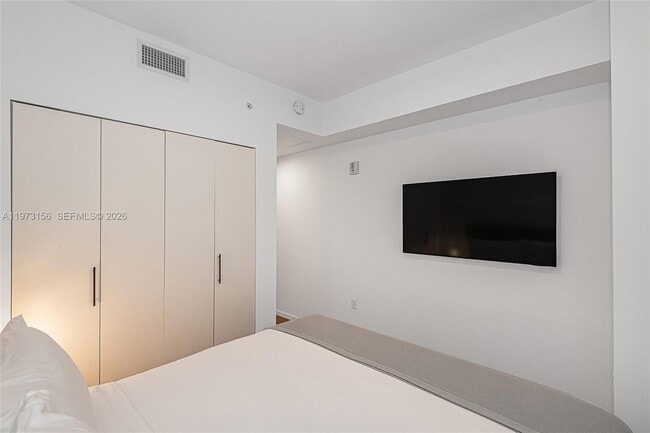 Building Photo - 398 NE 5th St