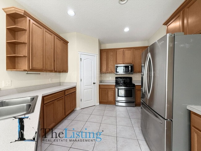 Building Photo - 7411 Surrey Wood Ln