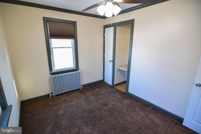 Building Photo - 1071 W Bristol Rd