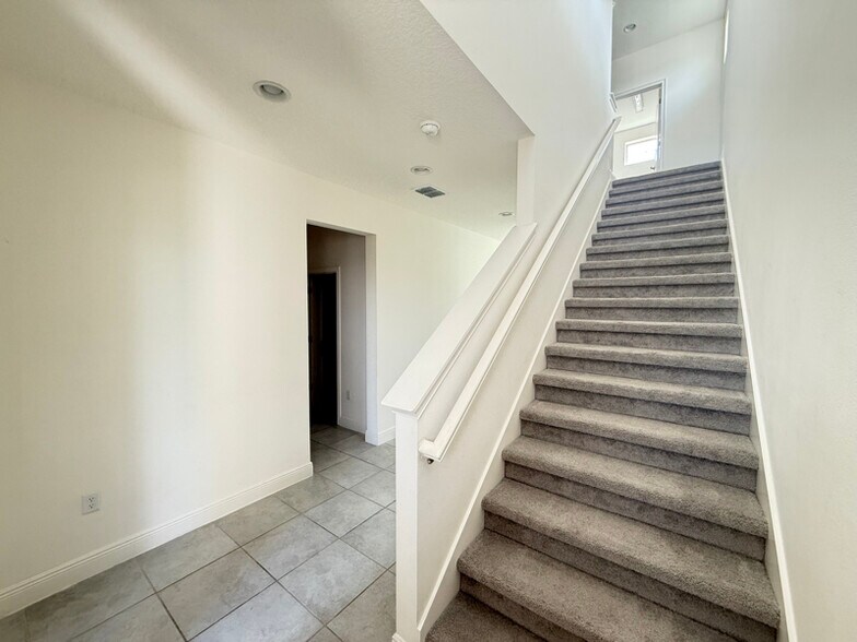 Building Photo - 7537 Wing Span Wy