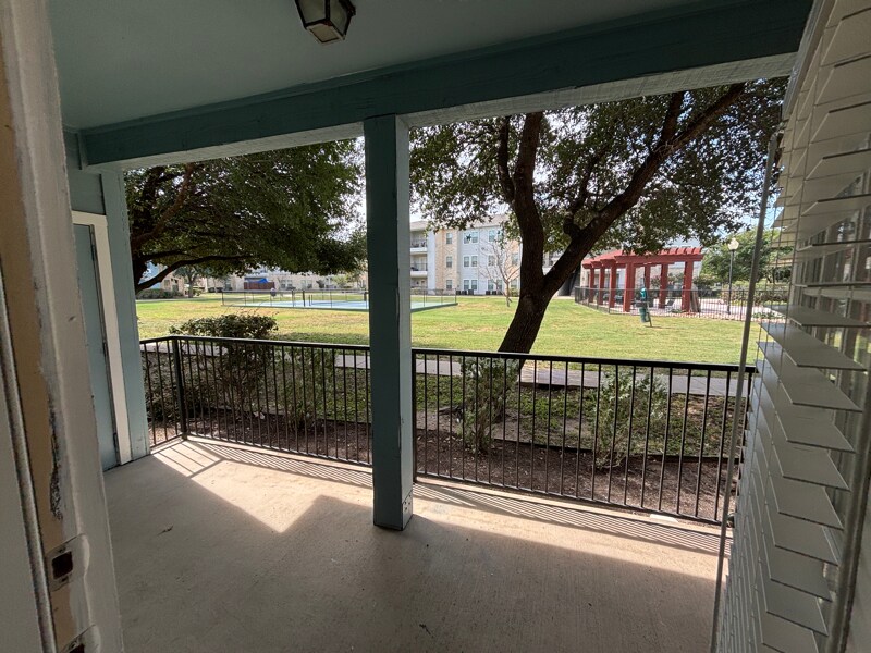 Building Photo - 4925 Cromwell Dr