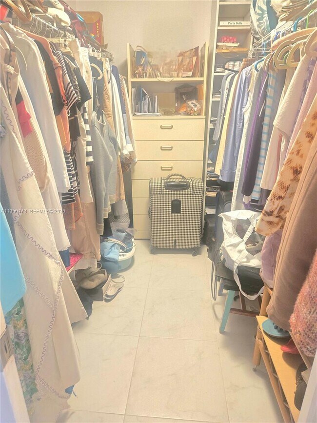 Building Photo - 899 Jeffery St