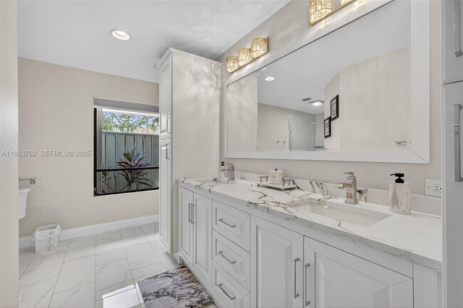 Building Photo - 15 Balfour Rd E