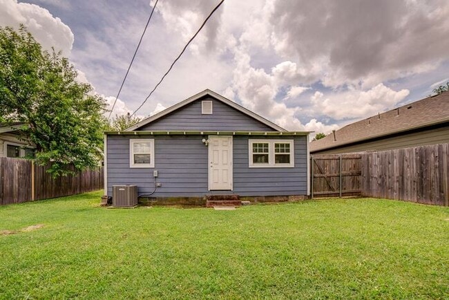 Building Photo - Charming 1920s Remodel | Historic Character with Modern Updates