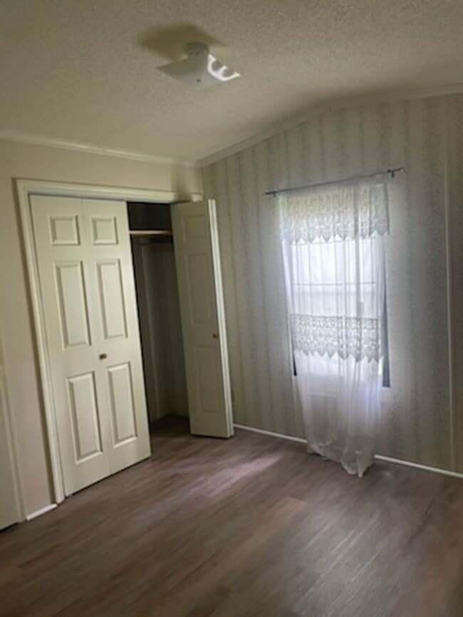 Building Photo - Two Bedroom Mobile Home in Quiet Setting