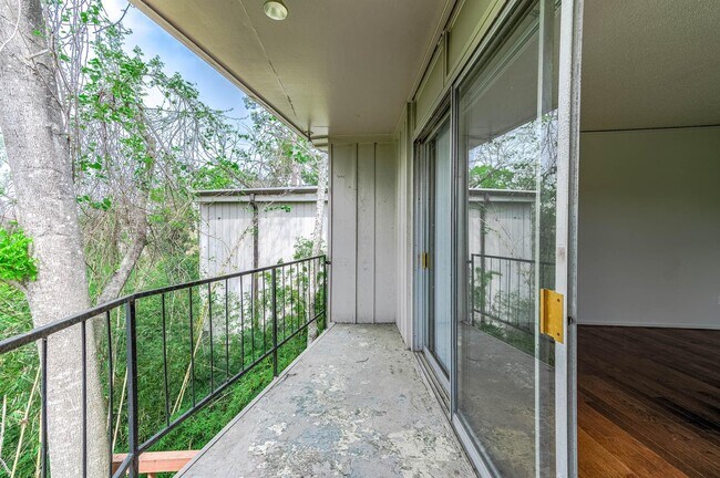 Building Photo - 8211 Katy Fwy