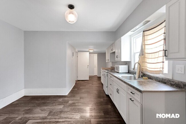 Building Photo - Charming 2BR Duplex in Salem