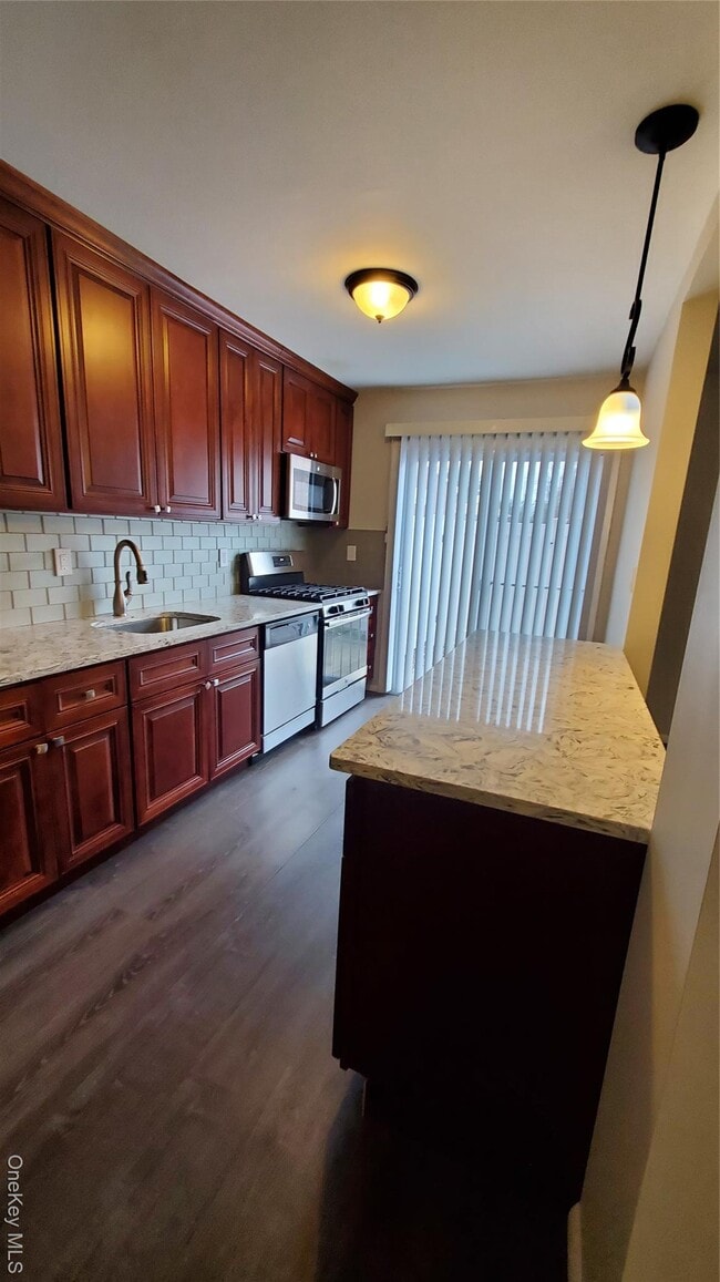 Building Photo - 460 Old Town Rd