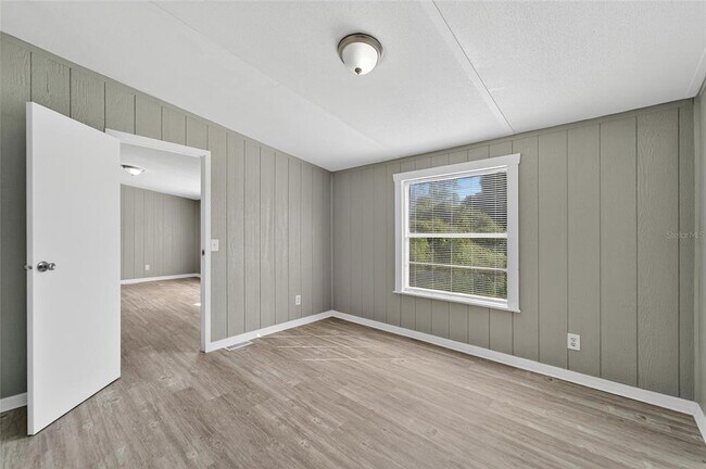 Building Photo - 39256 Lizabeth Cir