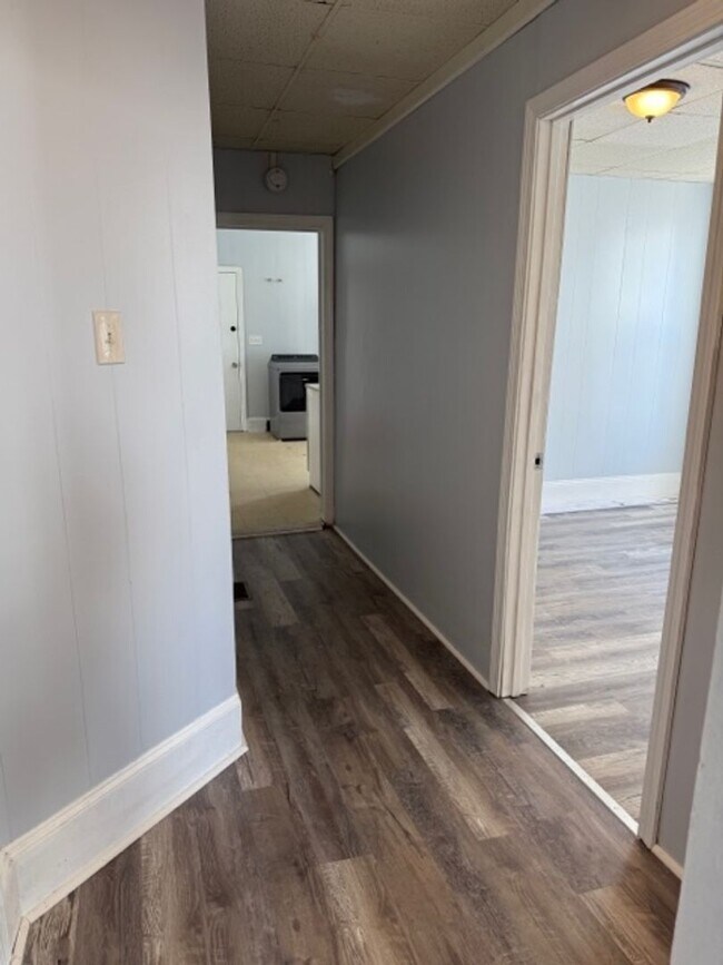 Building Photo - 201 Auburn St