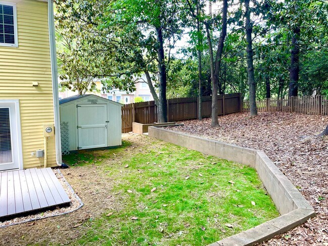 Building Photo - Welcome to this charming 3-bedroom, 2.5-ba...